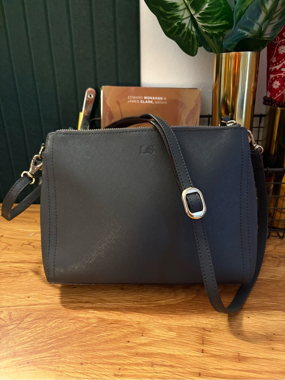 Lo and Sons Pearl Crossbody Bag | Grey